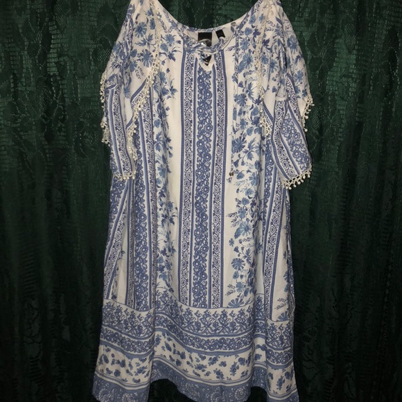 Dresses & Skirts - Short spring dress